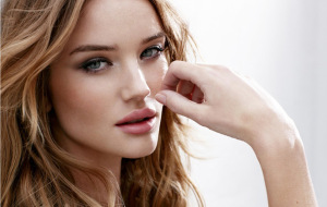 Rosie-rosie-huntington-whiteley-14936047-857-542